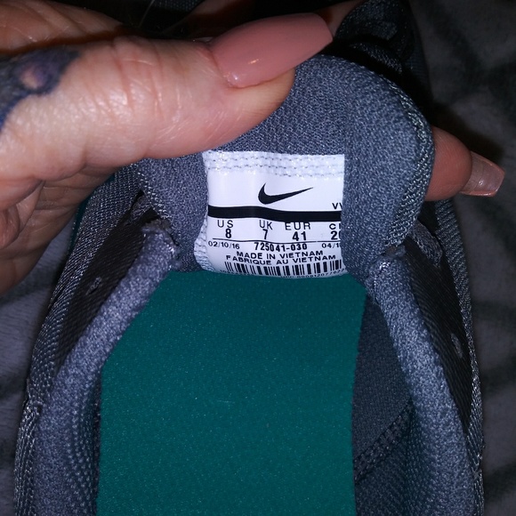 New Nike SB Sneakers - Picture 3 of 4
